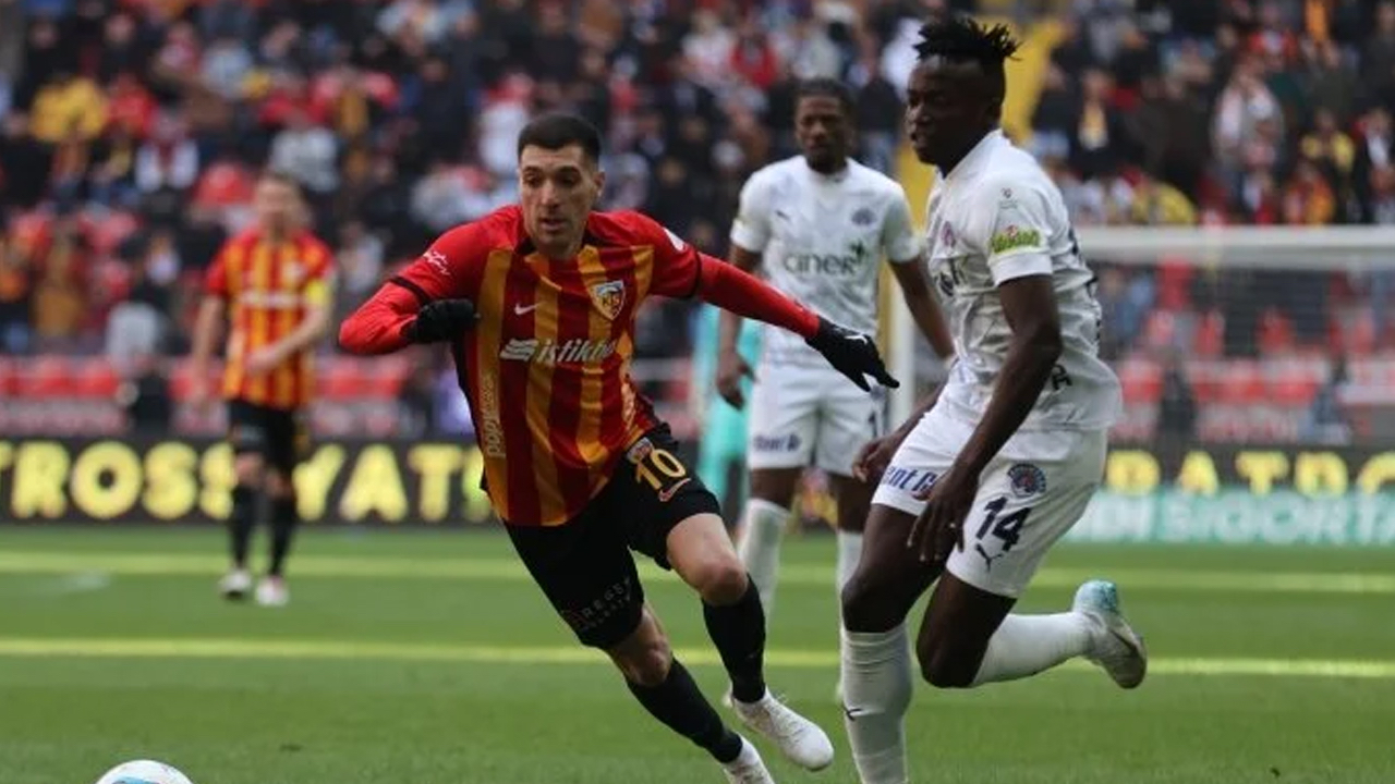 Kayserispor'da akılalmaz olay! 30 dakika içinde 4 futbolcu Fenerbahçe maçı öncesi cezalı duruma düştü