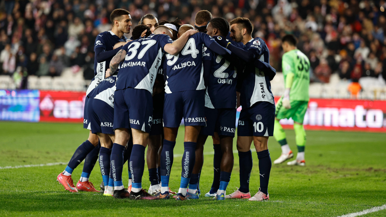 Fenerbahçe'den Savunmaya Ücretsiz Bomba! Mourinho'nun Gözü PSV'nin Yıldızında