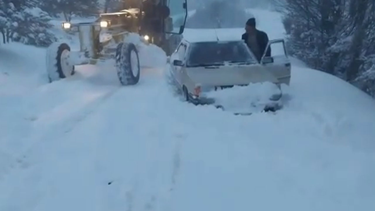 Amasya'da karla kaplı yolda mahsur kalan aile son anda kurtarıldı