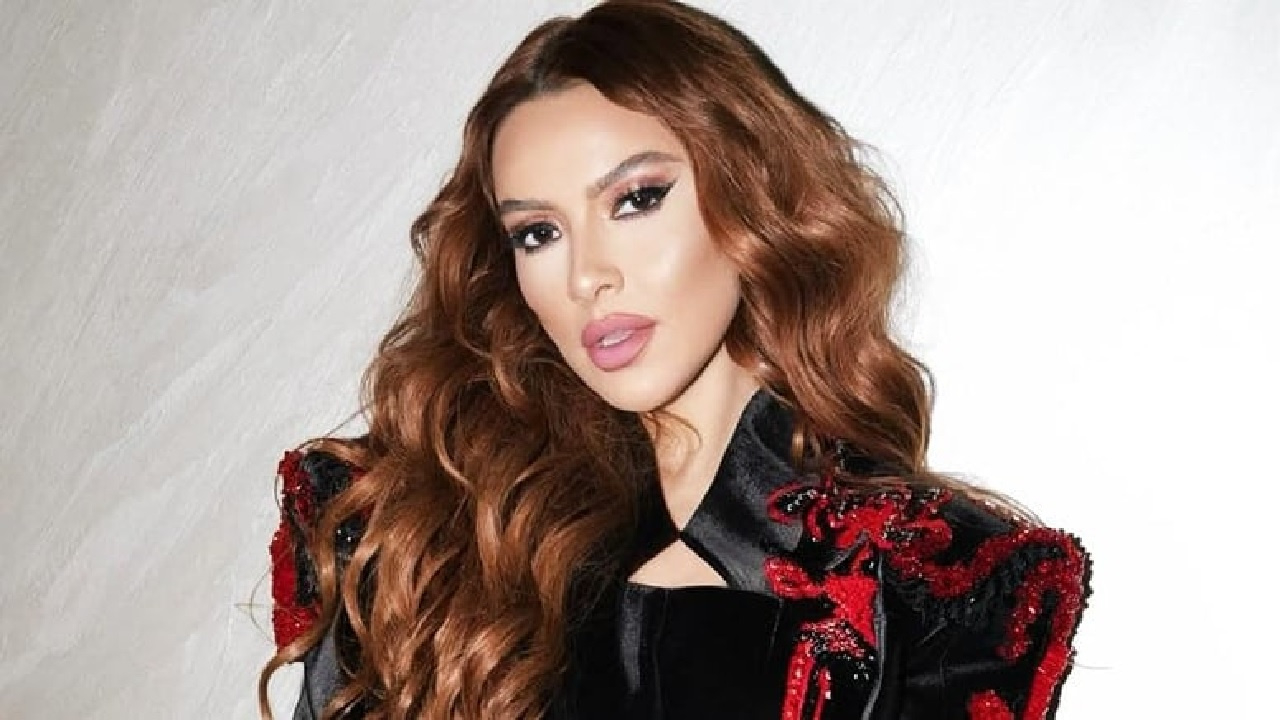 Hadise'den 'köpeğini otelde bırakıp gitti' iddialarına sert yanıt: "Tamamen uydurma bir hikaye!"