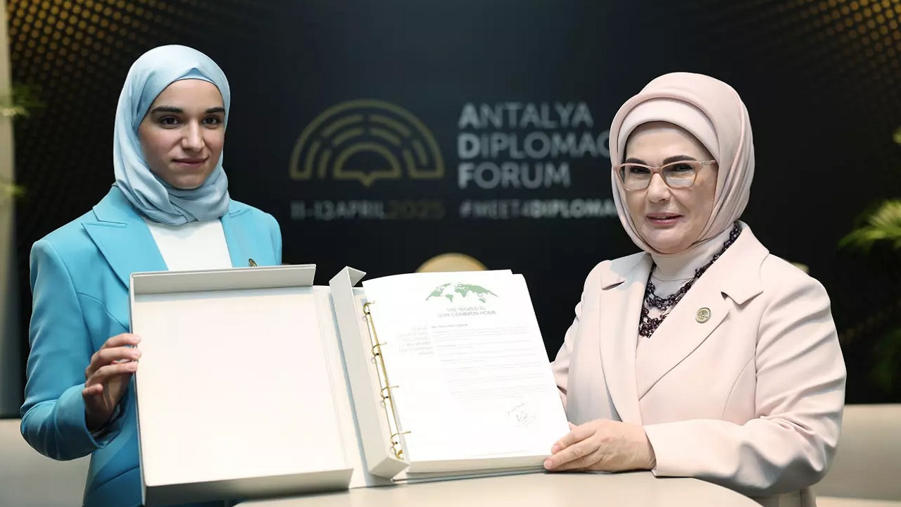 Emine Erdoğan, Suriye Cumhurbaşkanı'nın Eşi Latife El Durubi Ankara'da buluştu...