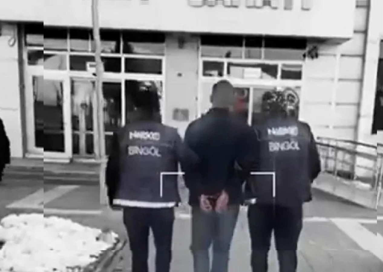 Bingöl'de zehir tacirleri her yolu denedi! Midelerinde paket taşıyan 2 zanlı tutuklandı...