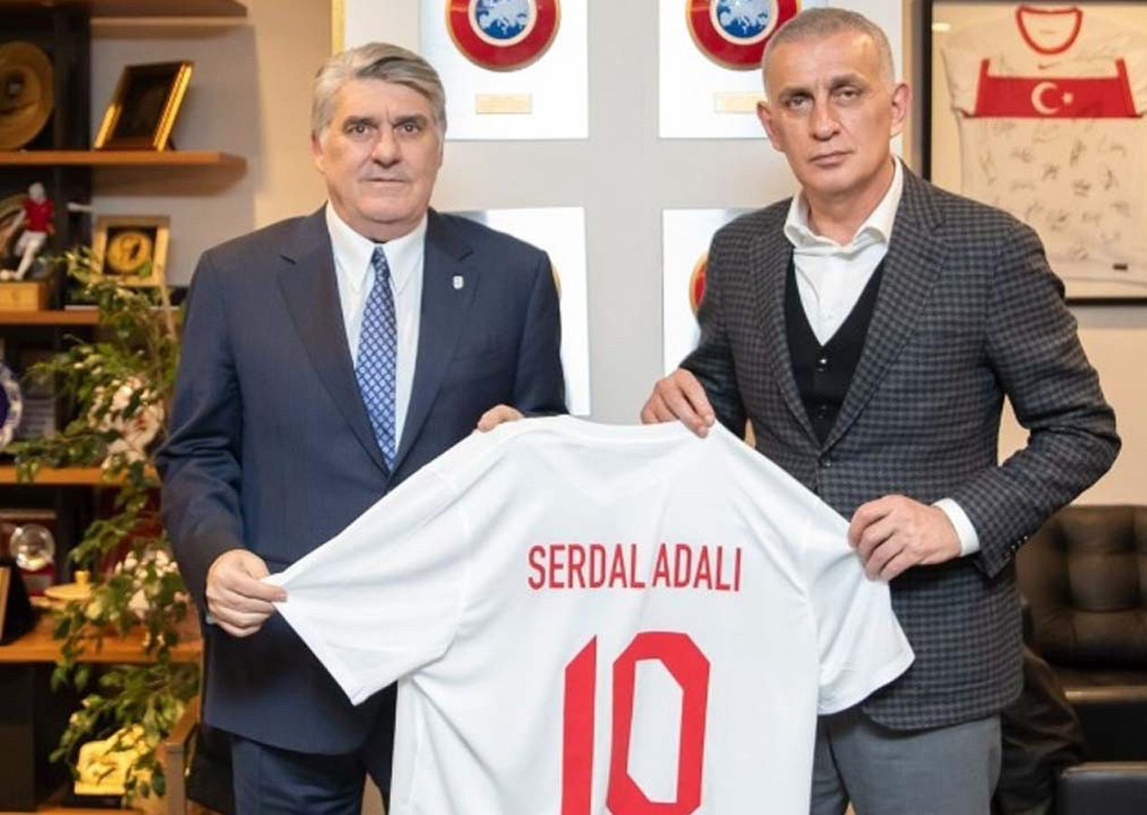 "Benim devam edip etmeyeceğime Beşiktaş camiası karar verir! Hacıosmanoğlu'nun kalıp kalmayacağına karar verecek yine Beşiktaş camiasıdır"