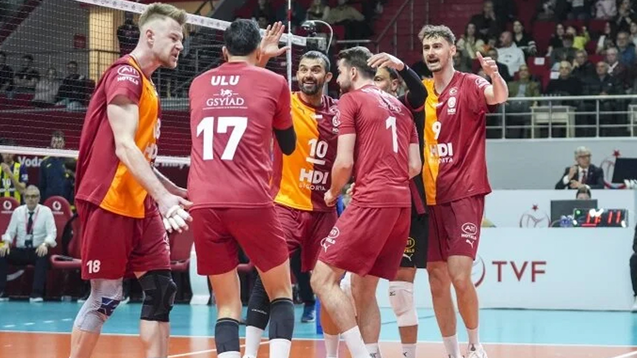 Filedeki derbide Galatasaray Fenerbahçe'yi set vermeden devirdi
