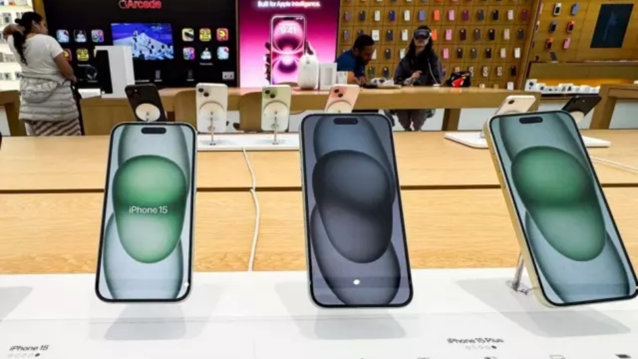 Trump’tan Apple ve Samsung’a nefes aldıran karar! Teknoloji devlerini gümrük vergisinden muaf tuttu