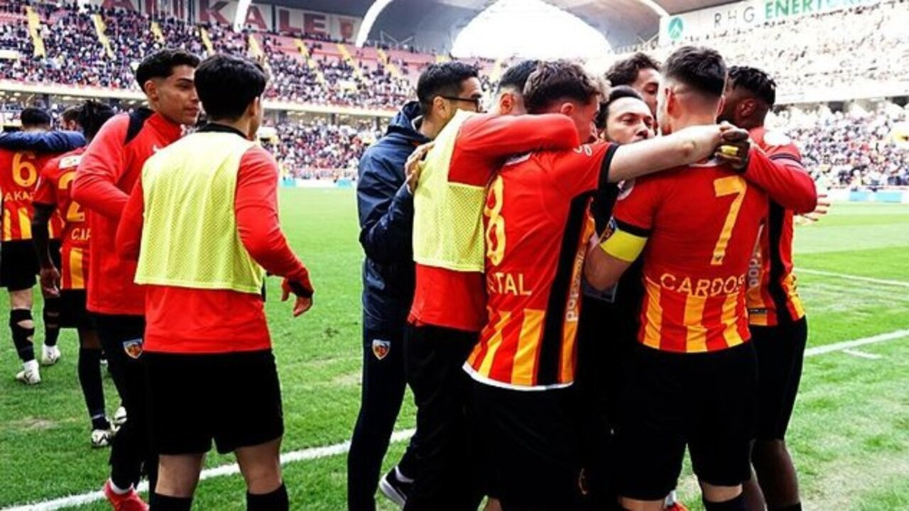Kayserispor evinde tek atıp kazandı, düşme hattında uzaklaştı (Kayserispor 1 - 0 Kasımpaşa | Maçın özeti)