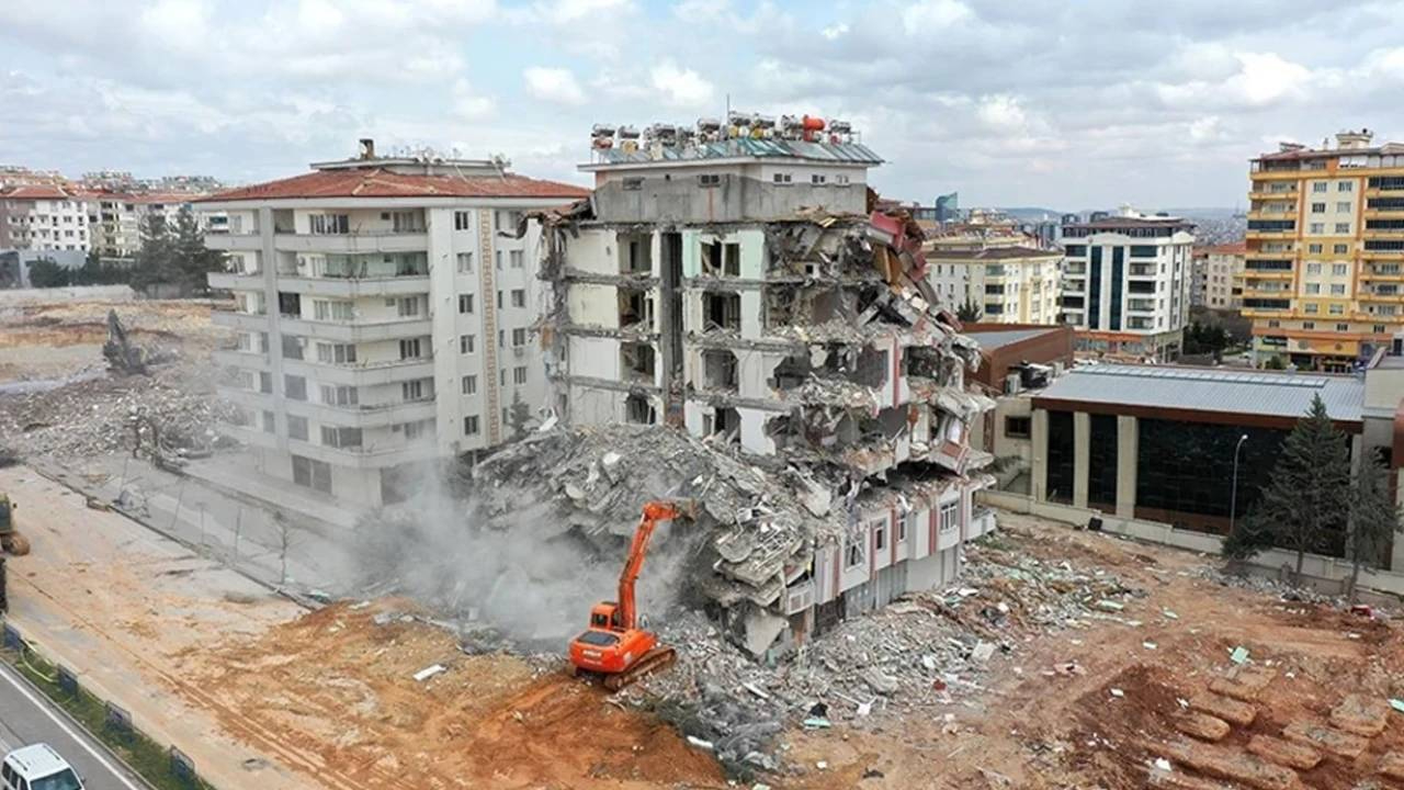 Gaziantep'te 25 kişinin öldüğü apartmana ilişkin 3 müteahhide 16 yıl hapis
