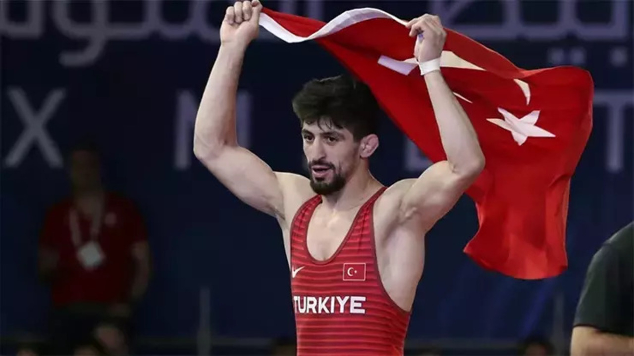 Grekoromende altın madalya Kerem Kamal'ın: Avrupa Şampiyonu oldu!