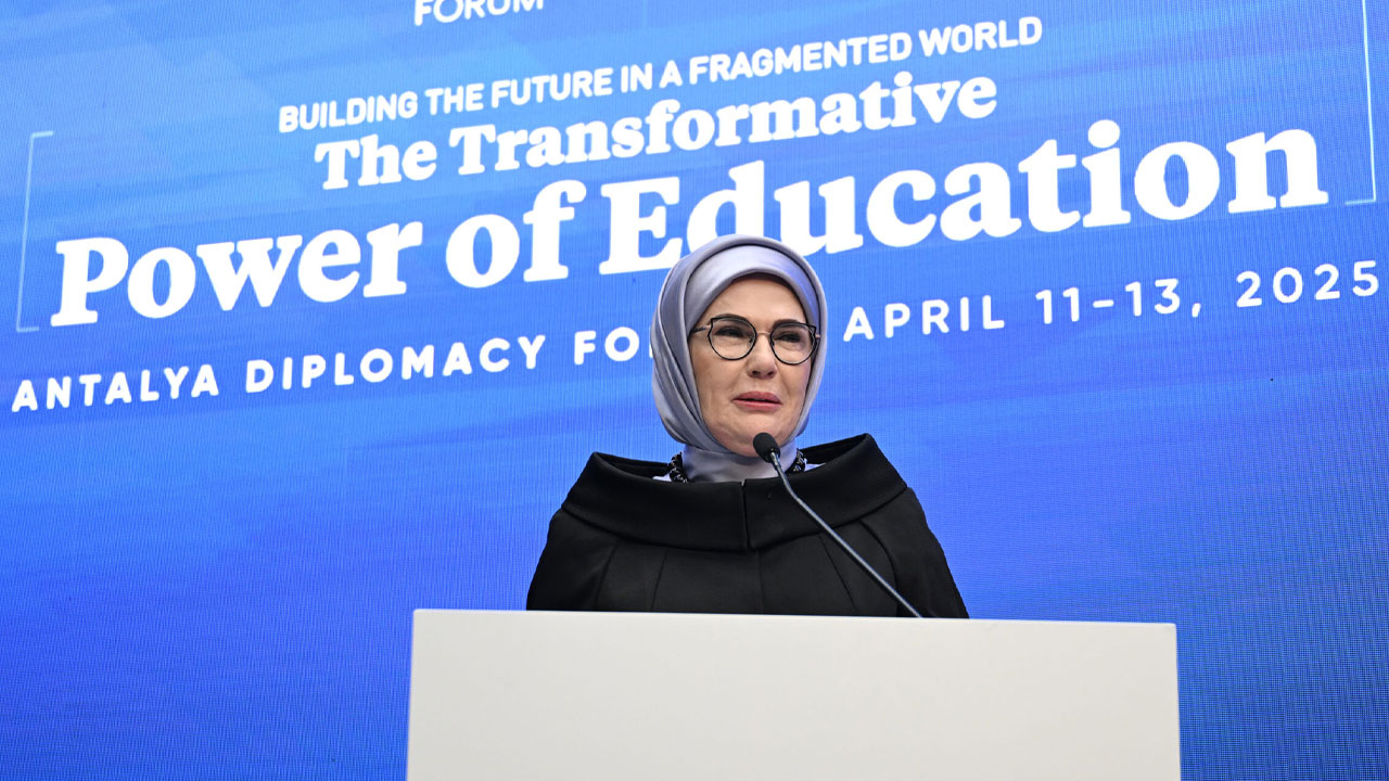 Emine Erdoğan’dan anlamlı mesaj: Barışa giden yol Antalya’dan geçiyor