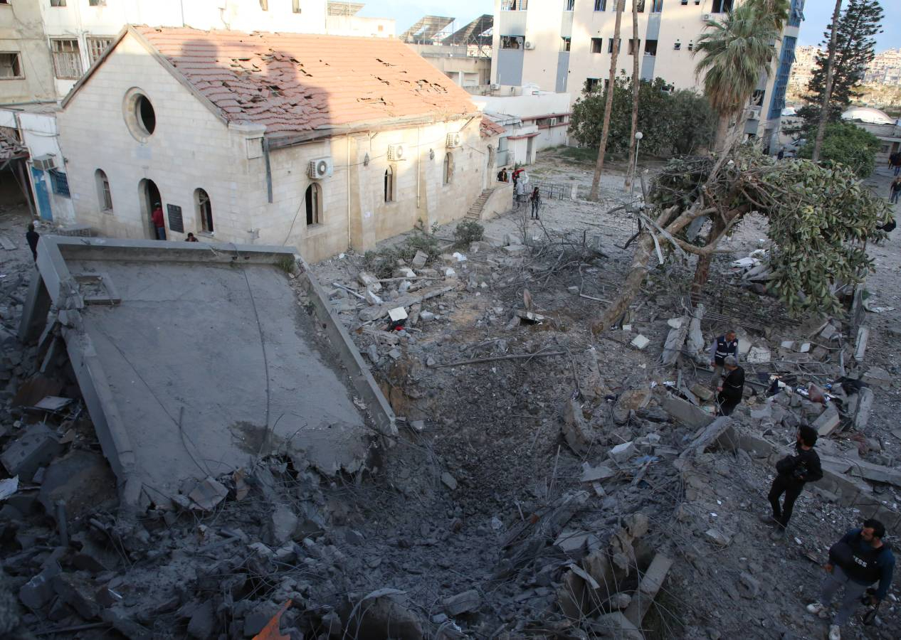 İsrail ordusu, Gazze kentindeki El-Ehli Baptist Hastanesi'ni füzelerle bombaladı