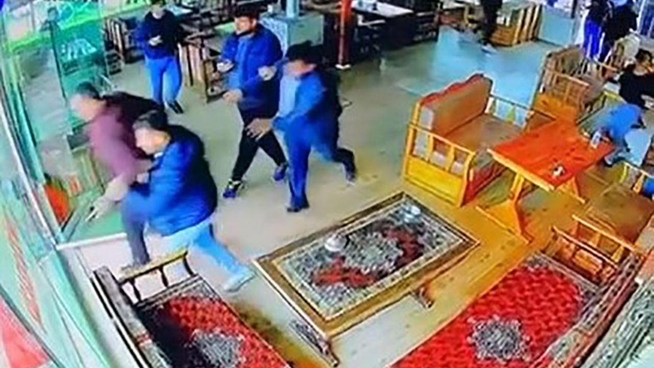 Amasya'da deprem paniği kameralarda! Vatandaşlar can havliyle kadeden böyle kaçtı
