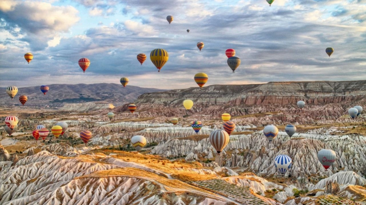 Sıcak hava balonunda turist rekoru! 2024’te 933 bin kişi gökyüzüne yükseldi