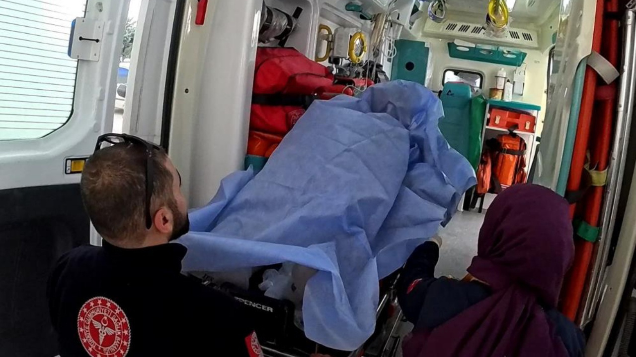 Aksaray’da parkta ‘neden baktın’ kavgası: 16 yaşındaki çocuk bıçaklandı