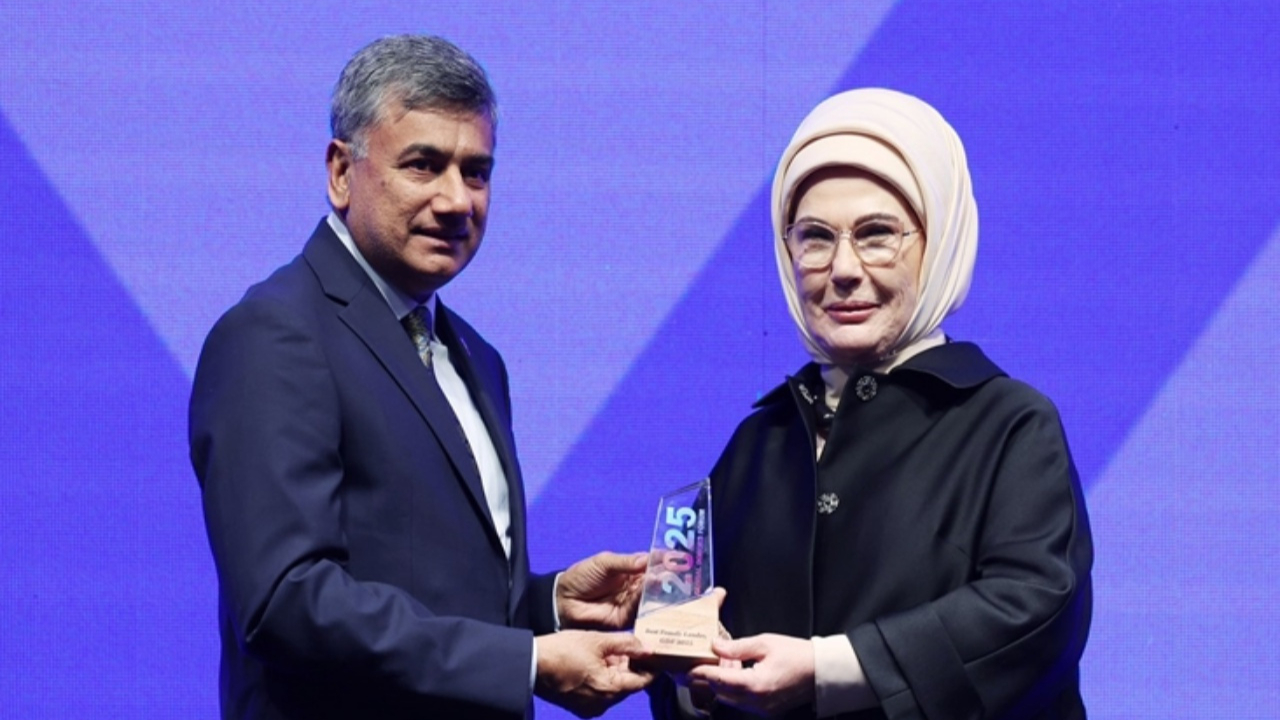 Emine Erdoğan’a Küresel Donörler Forumu’nda En İyi Kadın Lider Ödülü takdim edildi