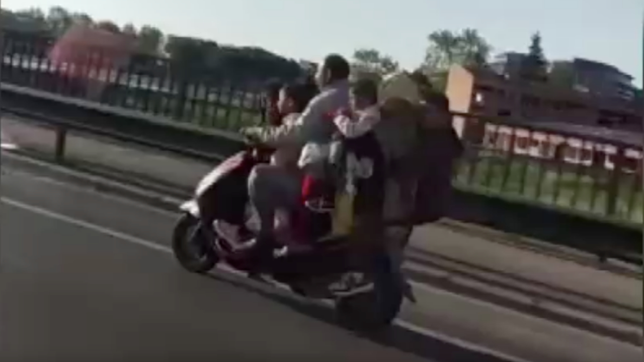 Bursa’da motosiklette 6 kişilik tehlikeli yolculuk kamerada!