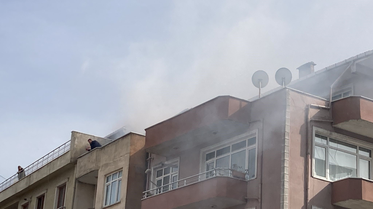 Kocaeli'nde 4 katlı binada korkutan yangın