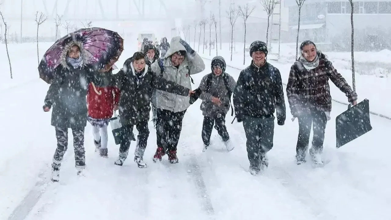 Dört ilimizde kar yağışı alarmı: Okullar 1 gün tatil edildi!