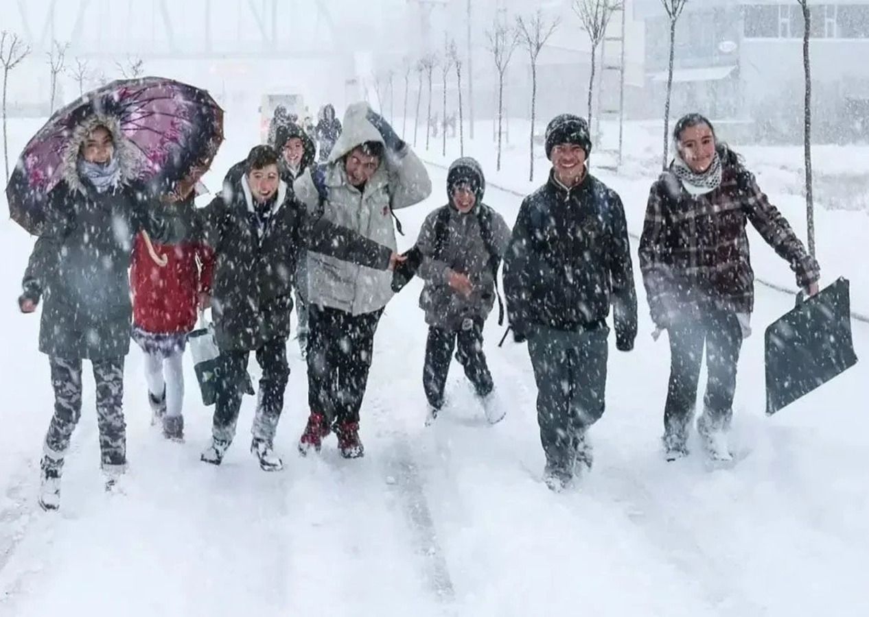 Dört ilimizde kar yağışı alarmı: Okullar 1 gün tatil edildi!