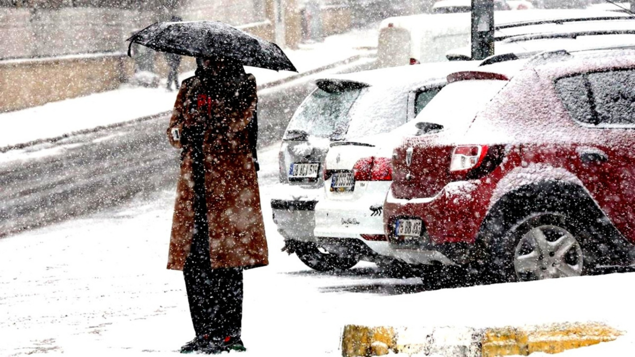 Türkiye’de hava alarmı: Sağanak, kar ve fırtına geliyor! İstanbul dahil çok sayıda ile uyarı: Zirai don ve çöl tozu...