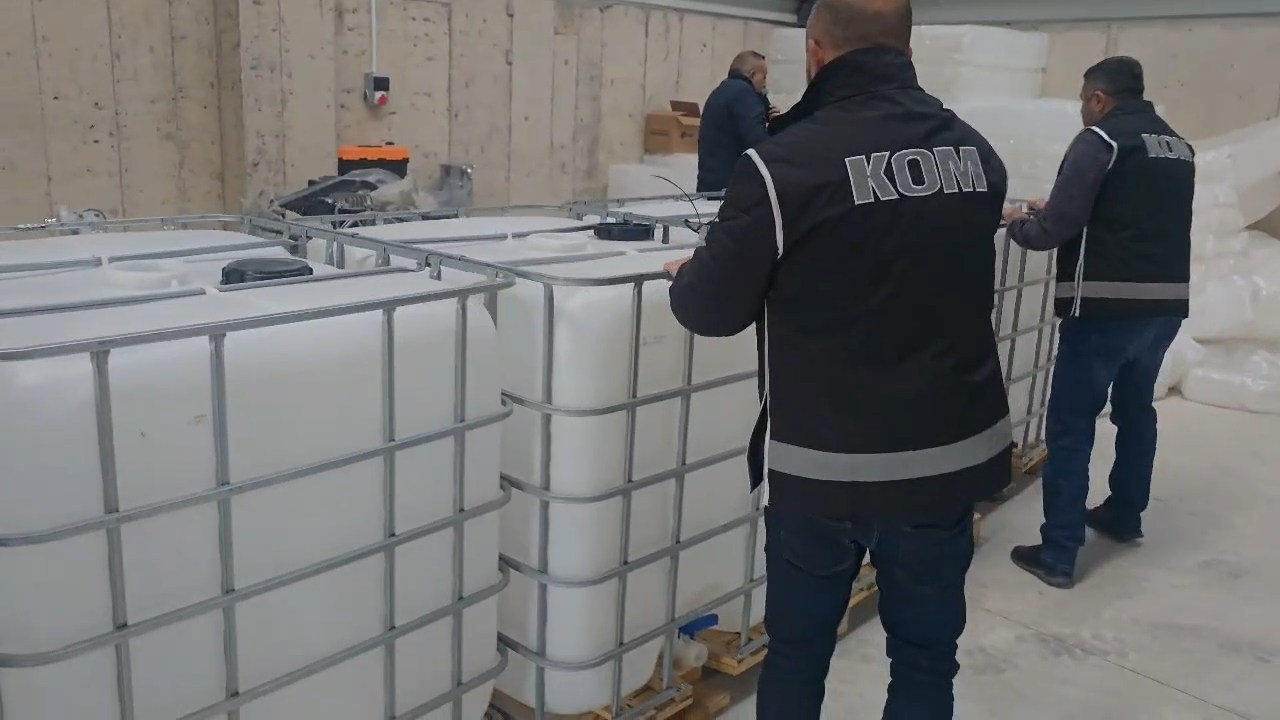 Sahte alkolün membaı basıldı! Kocaeli'de 12 ton sahte alkol ele geçirildi