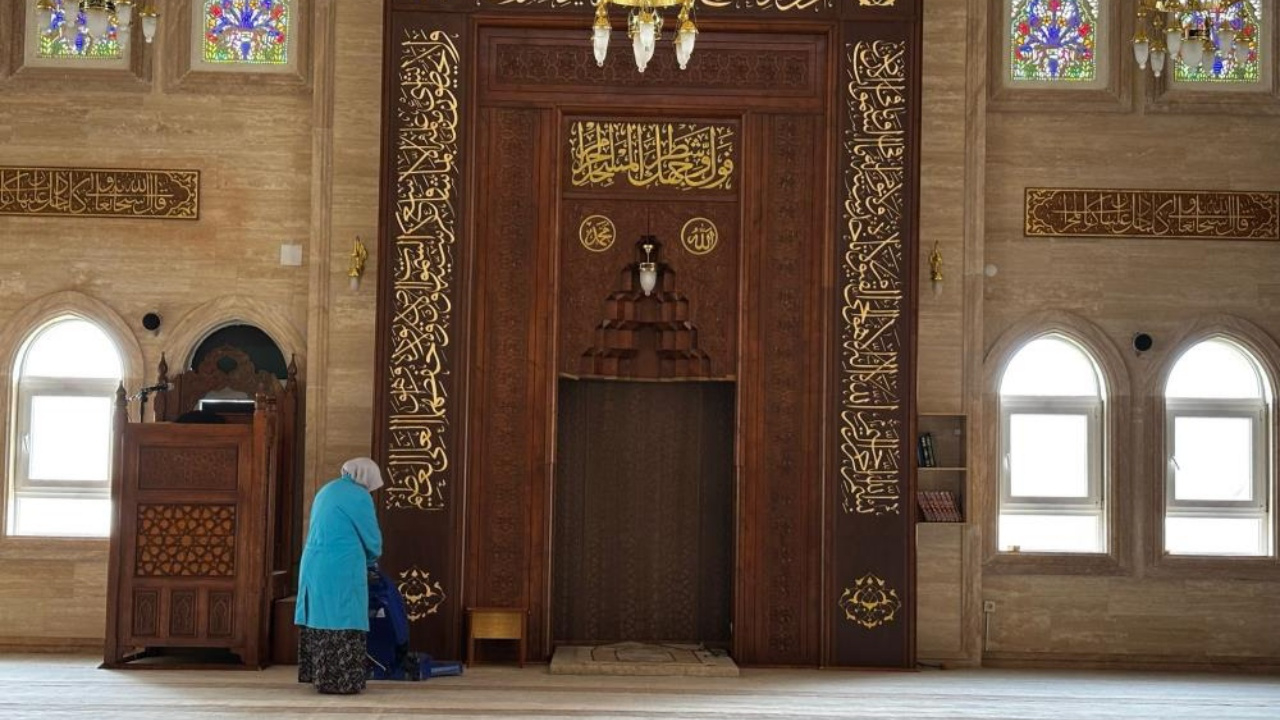 Çorum’da camiler pırıl pırıl: Belediye hijyen için kolları sıvadı