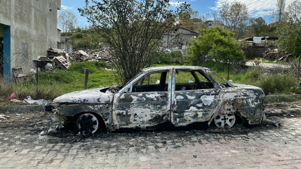 Tekirdağ’da şok eden görüntü! Park halindeki otomobil küle döndü