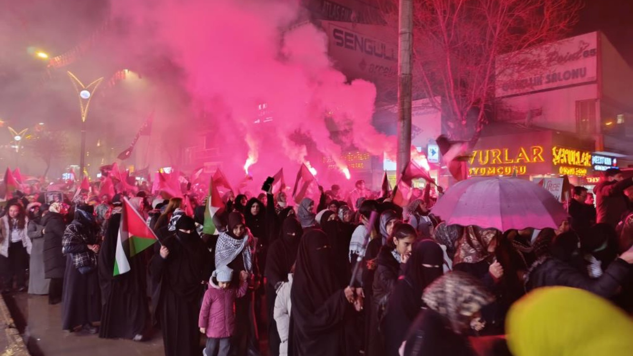 Van’da “Siyonizme Karşı Öfke Yürüyüşü”: Gazze için binler bir araya geldi