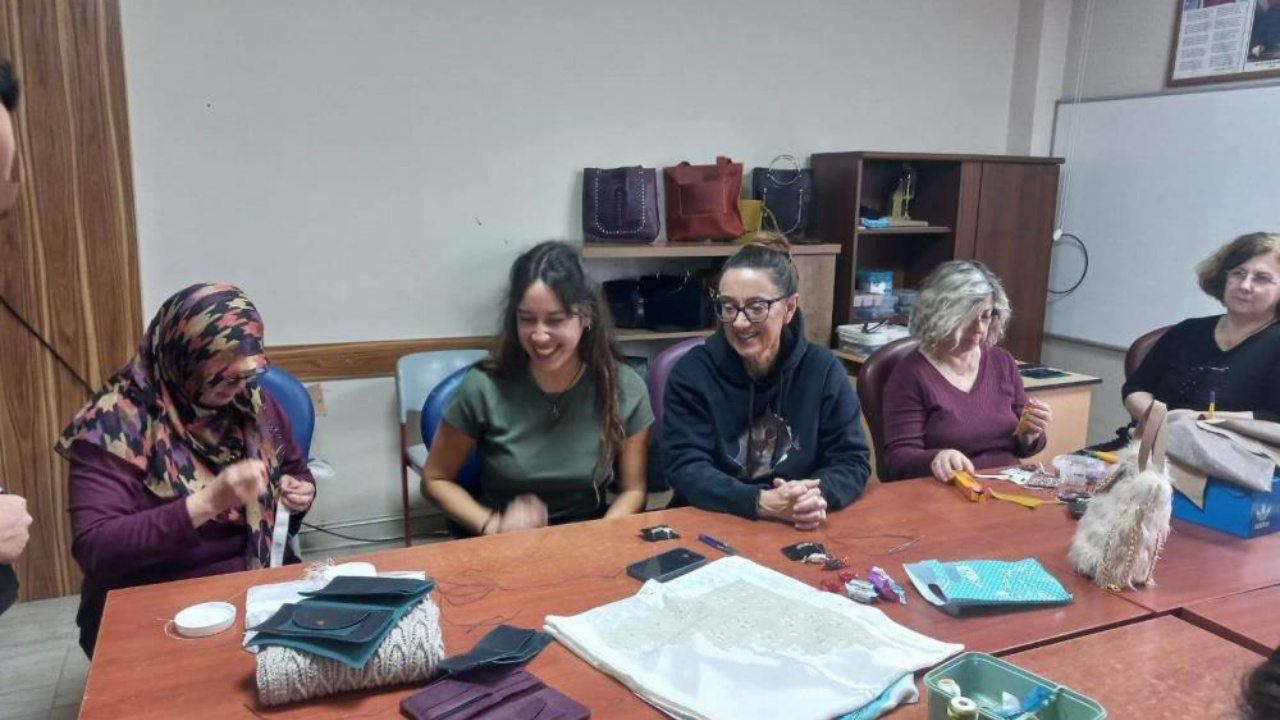 Havran’da erasmus buluşması: İspanyol öğretmenler halk eğitimi merkezini ziyaret etti