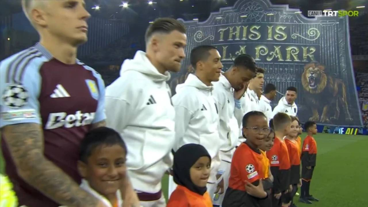 Şampiyonlar Ligi maçında herkesi şoke eden anlar! Aston Villa - PSG maçında yanlış marş çalındı