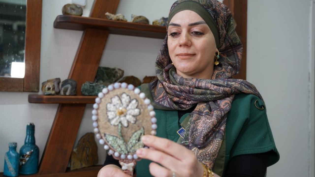 Tokat’ta kadınlar taşları sanata dönüştürüyor: Yarı değerli taşlarla ekonomi canlanıyor!