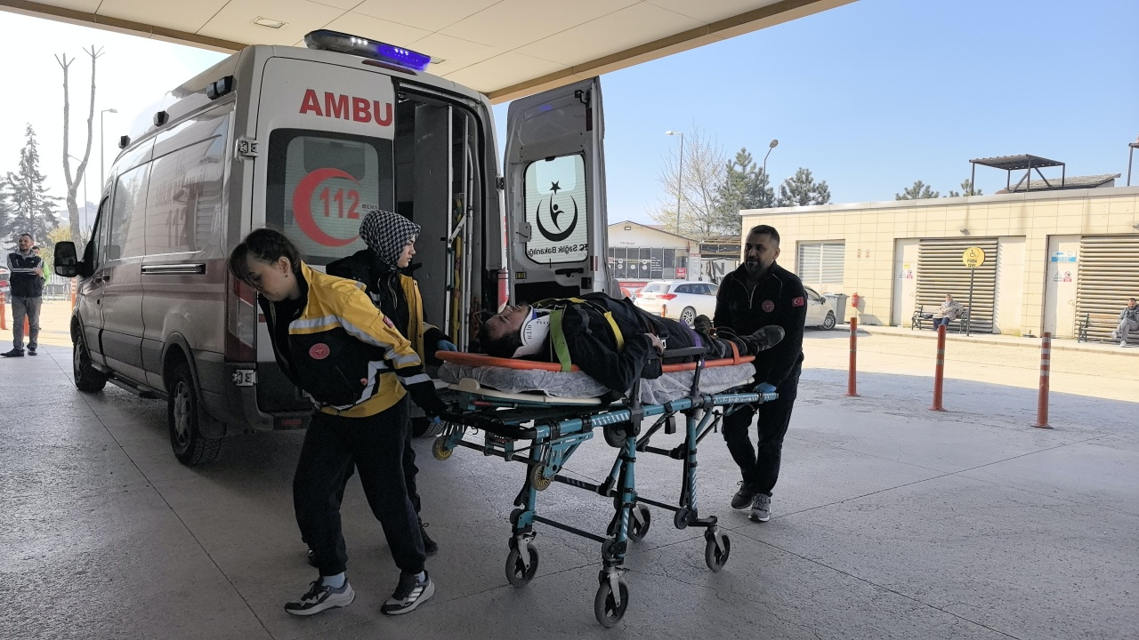 İnegöl’de iş kazası! Cam takarken 5 metreden düşen işçi ağır yaralandı