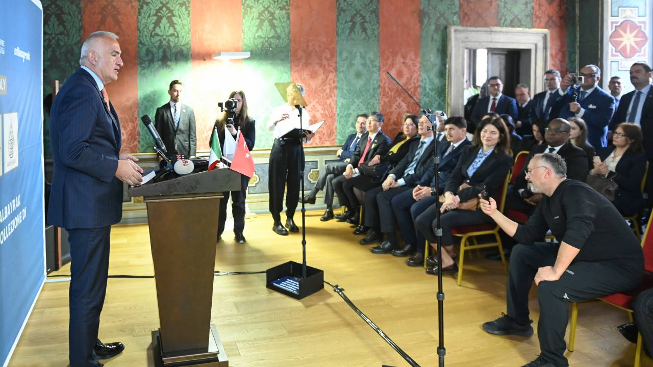 Kültür ve Turizm Bakanı Mehmet Nuri Ersoy Roma'da Albayrak Hüsn-ü Hat Sergisi'nin açılışını yaptı