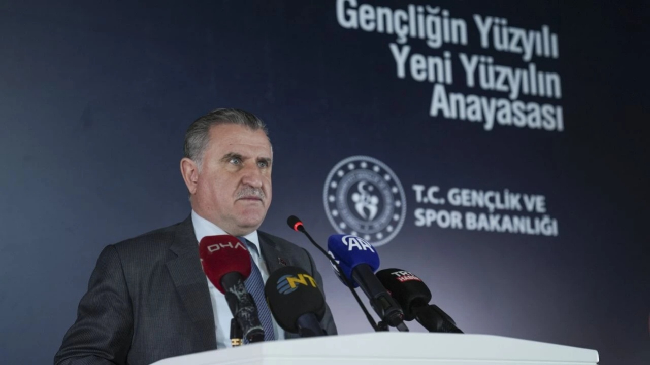 Bakan Bak, gençlerle buluştu! Sizler bu ülkeyi yöneteceksiniz