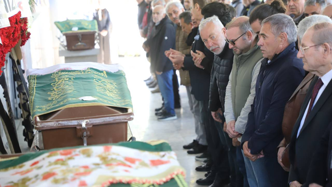Ersun Yanal'ı annesinden bir hafta sonra babası Ural Yanal da hayatını kaybetti