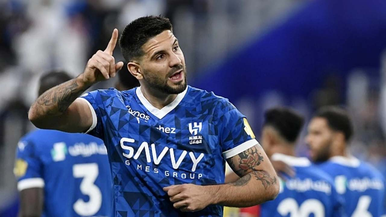 Fenerbahçe yeni golcüsünü buldu! Mitrovic adım adım İstanbul'a geliyor