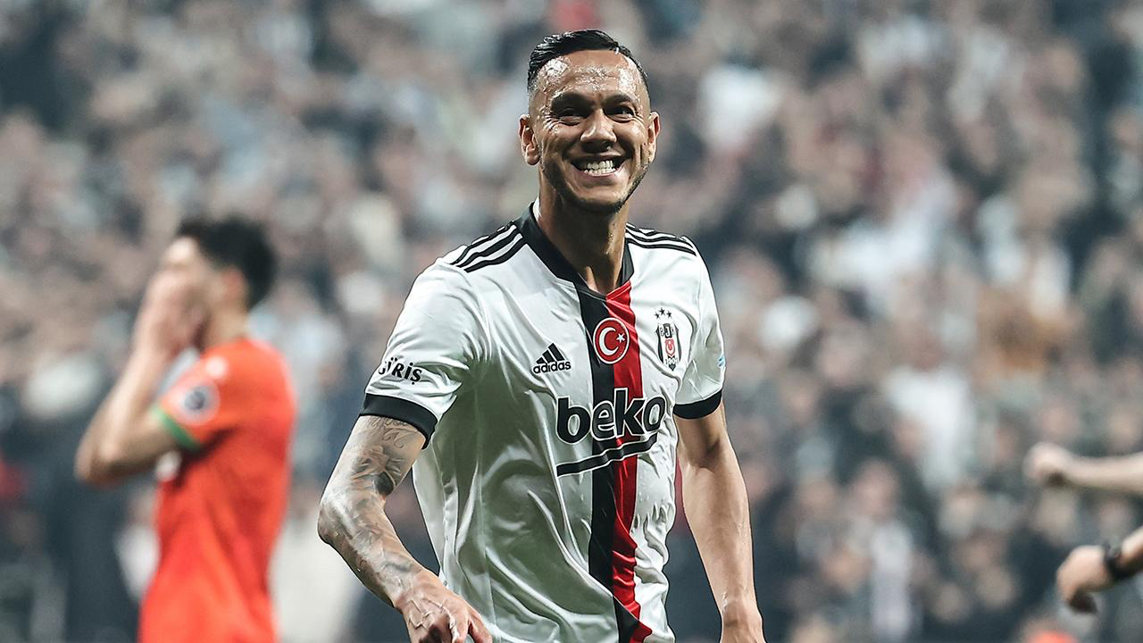 Josef de Souza'dan derbi paylaşımı