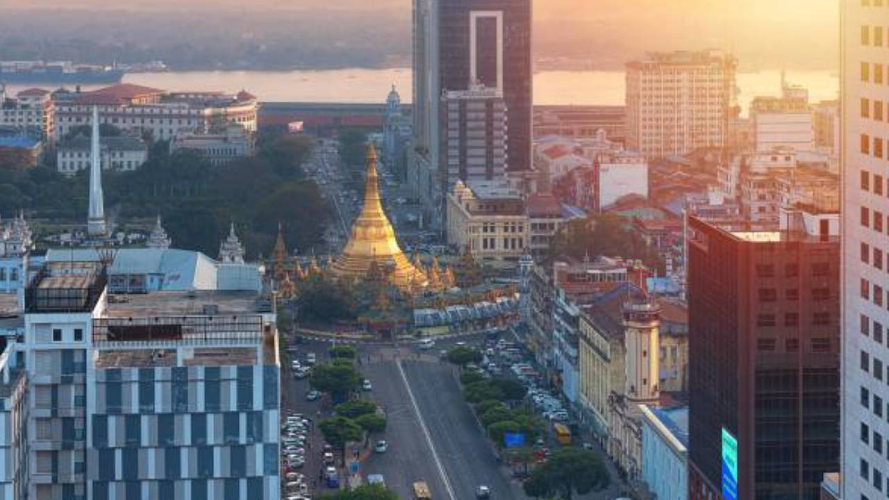 Myanmar'da askeri yönetim liderinin kararıyla 4 bin 893 mahkum serbest bırakıldı