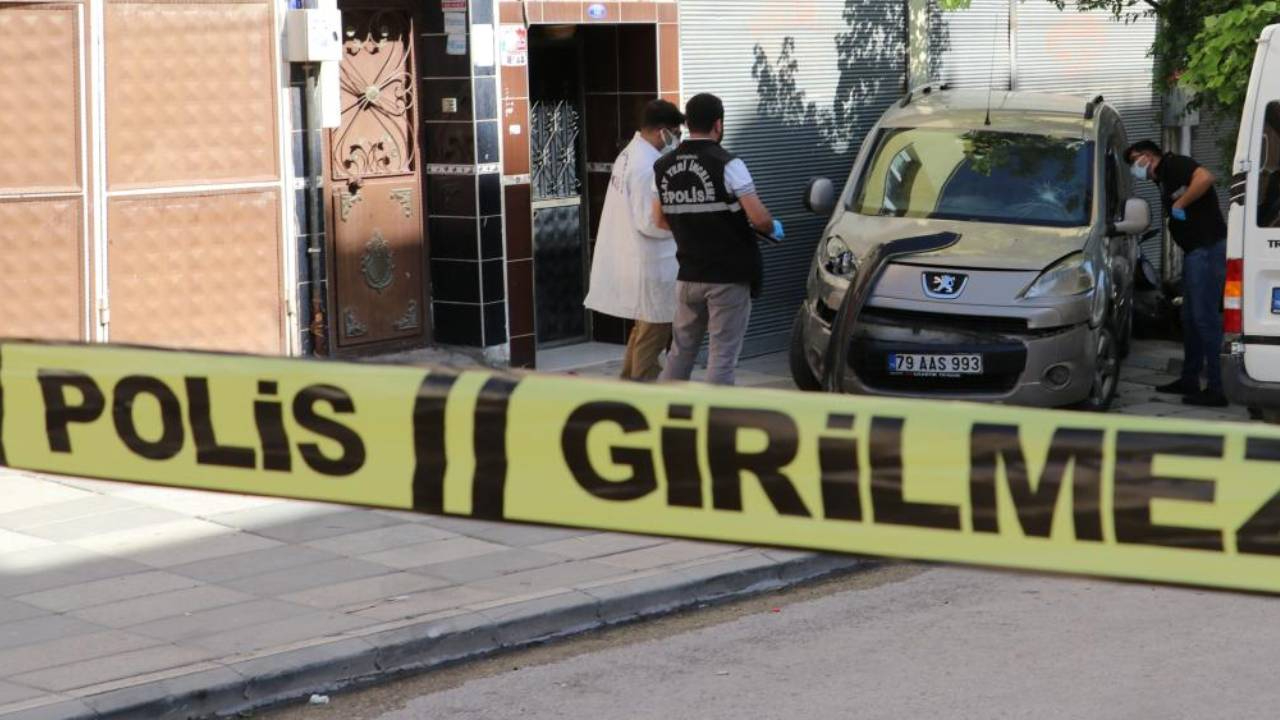 Kendisini taciz ettiğini iddia ettiği arkadaşını tabancayla vurarak öldürdü
