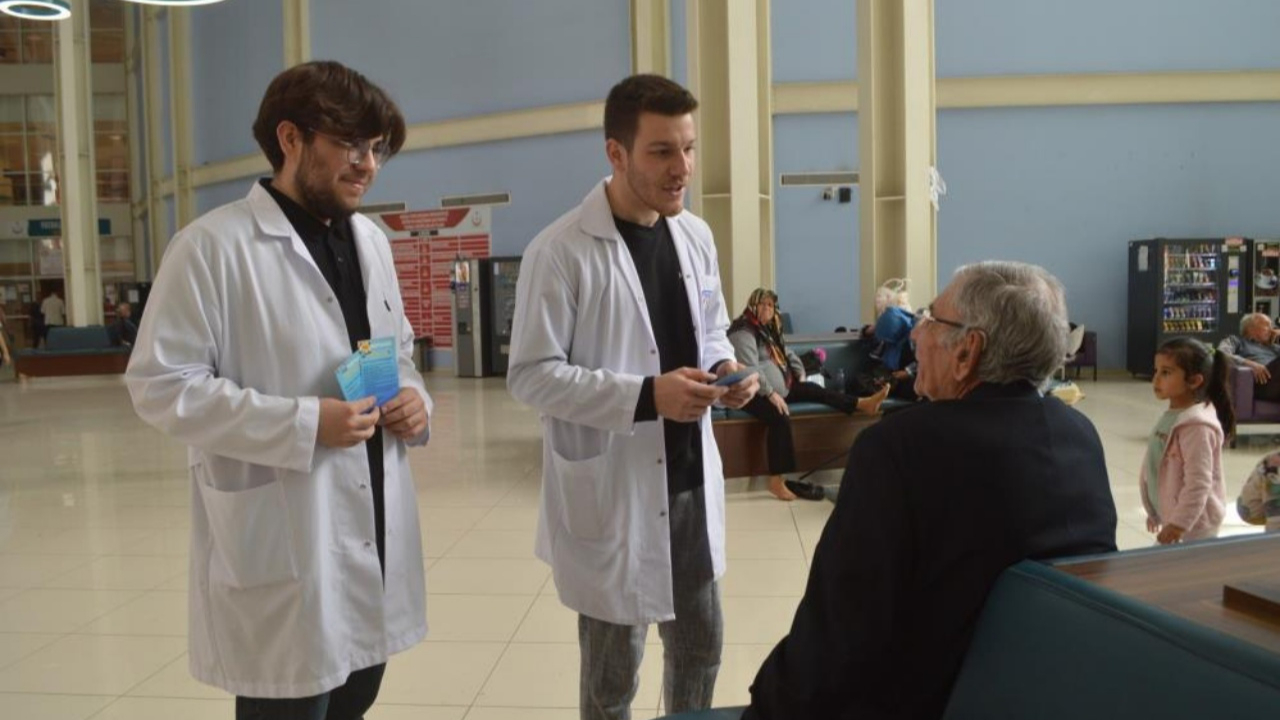 Muğla’da HIV farkındalığı: Üniversite öğrencileri hastanede bilgilendirdi