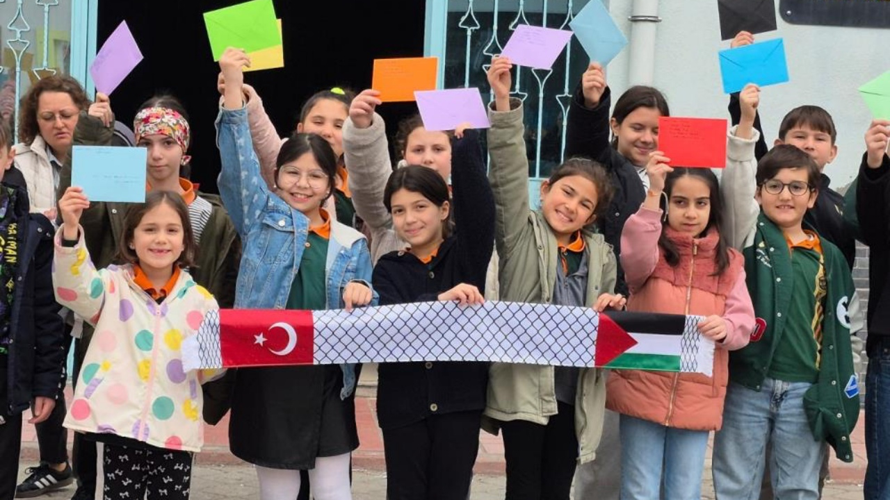 Samsunlu öğrencilerden savaş mağduru çocuklara 23 Nisan mektubu: “Savaş bitsin, çocuklar oynasın”