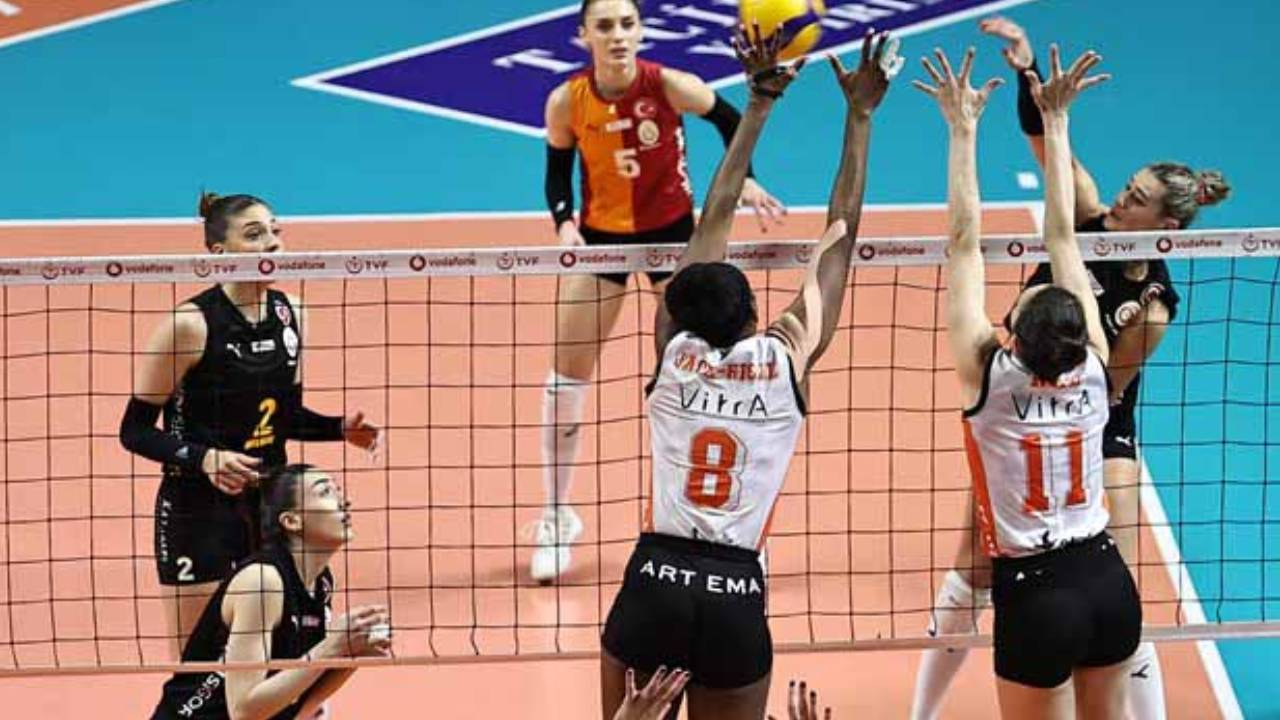 Eczacıbaşı Dynavit Sultanlar Ligi Play-off 3-4 etabı ilk maçında Galatasaray Daikin'e set vermedi