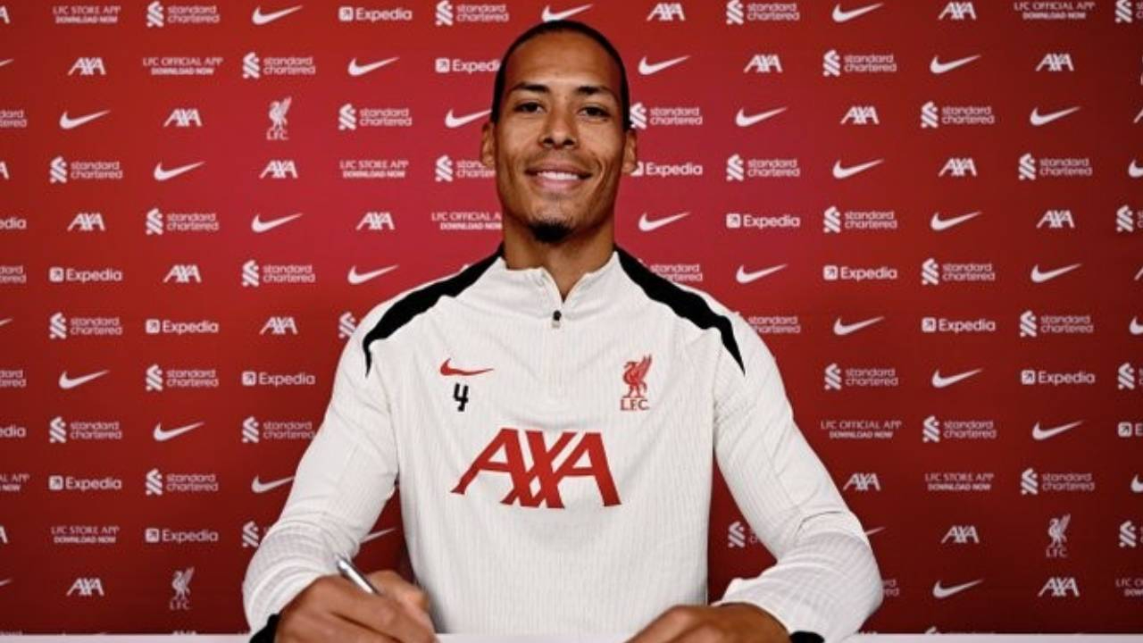 Liverpool Salah'tan sonra Virgil van Dijk'la da uzattı! Şampiyonluk çilekleri...