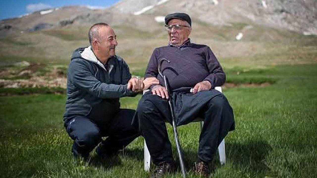 Eski Bakan Mevlüt Çavuşoğlu'nun acı günü: Babası Osman Çavuşoğlu hayatını kaybetti!