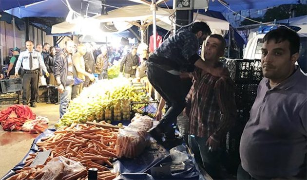 Mandalina seçtirmediler diye pazarcıları vurdu!
