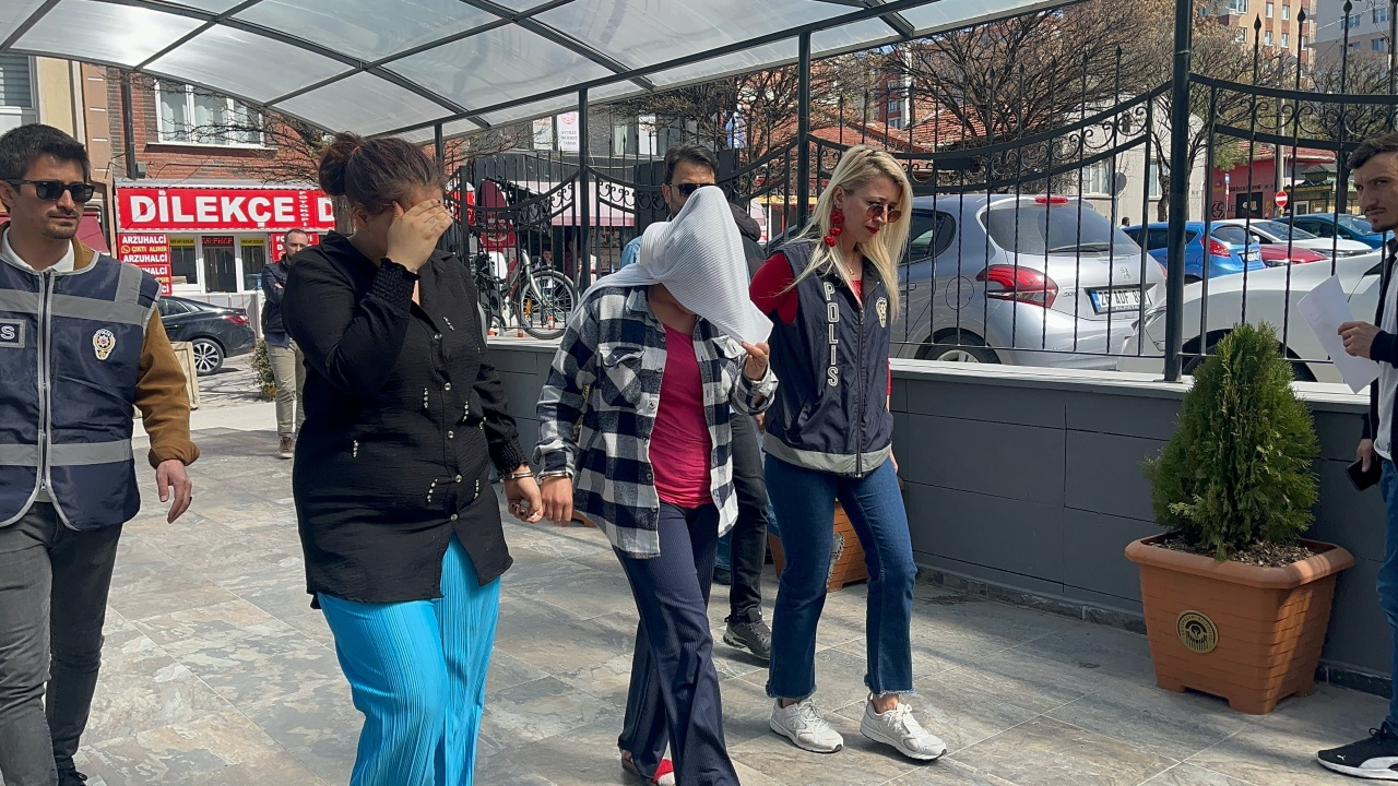 Eskişehir’de hırsızlık suçundan aranan firari kadınlar yakalandı