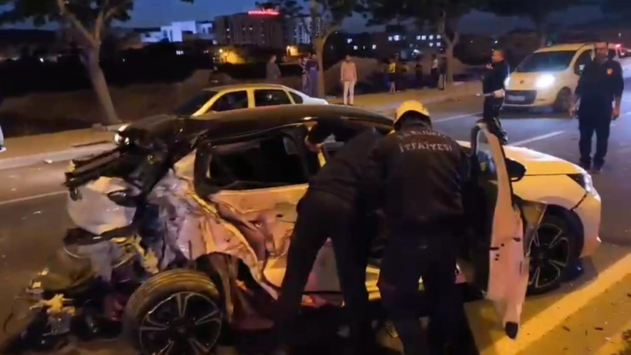 Şanlıurfa’da kamyonet ile otomobil çarpıştı! 4 kişi yaralandı