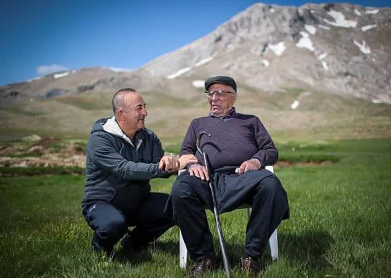 Eski Dışişleri Bakanı Çavuşoğlu'nun babası vefat etti; Siyasiler başsağlığı mesajı yayımladı