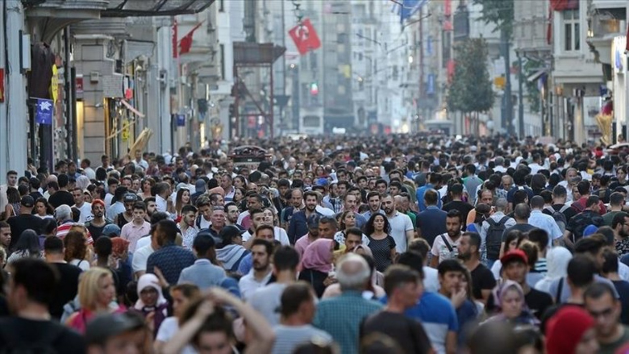 Türkiye nüfusu hızla yaşlanıyor! Çocuk nüfusu alarm veriyor