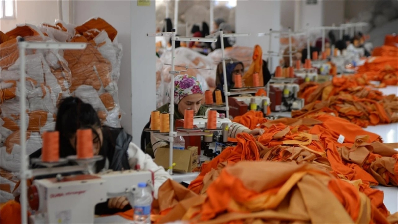 Hazır giyimde dış ticaret fazlası geriledi, tekstilde rekor kırıldı