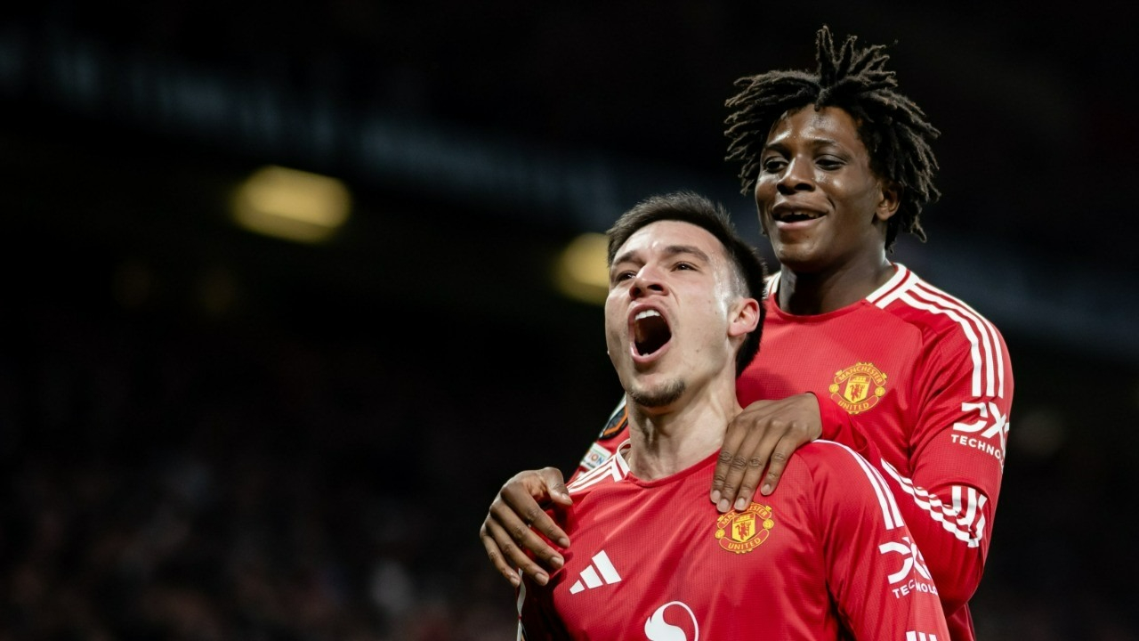 9 gollü tarihi maç! Manchester United'dan dünyanın en heyecanlı geri dönüşü!